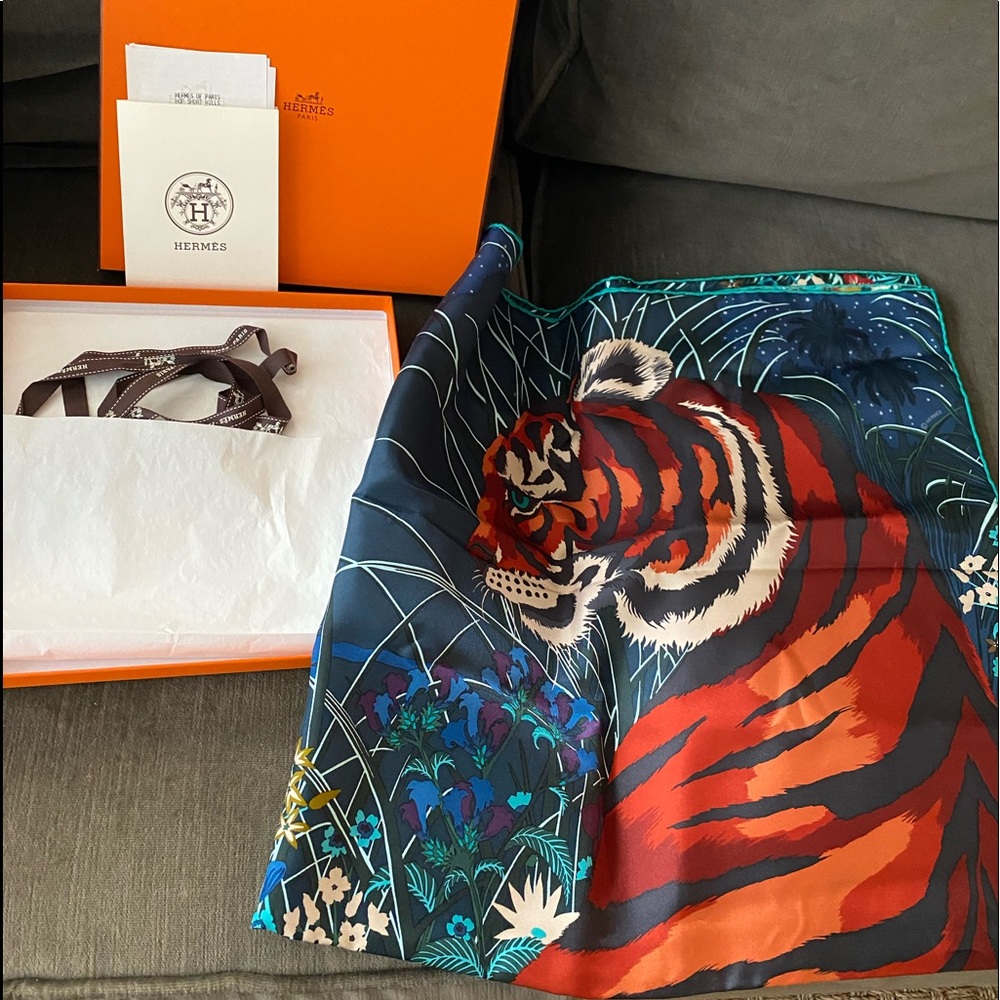 Hermès Alice Shirley Tiger Scarf 34” Square 100%Silk Rare